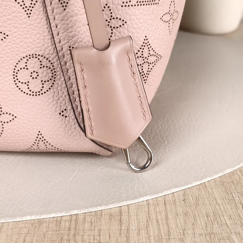 Louis Vuitton Shoulder Bag Hina Pink Calfskin Small 23 × 13 × 21 cm — detail view 6 of 13