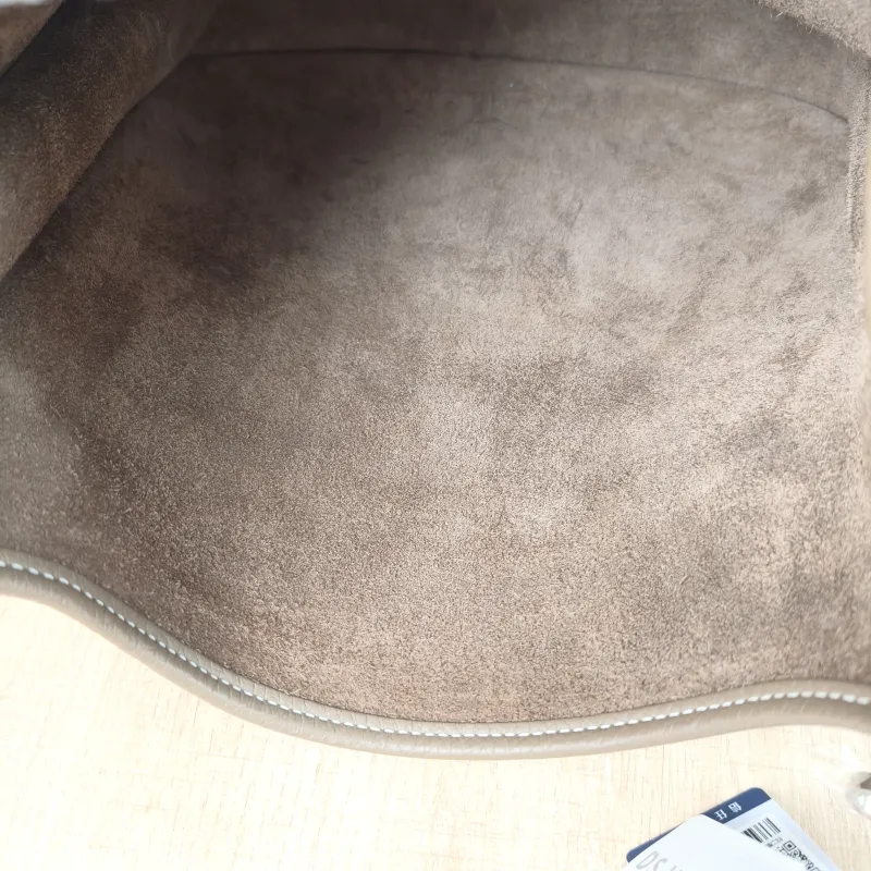 Hermès Crossbody Bag Evelyne 29 29 Taurillon Clemence TC Calfskin Small 29 × 8 × 30 cm W — detail view 8 of 12