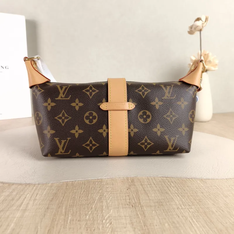 Louis Vuitton Shoulder Bag Pochette Mia Monogram PVC One Size 22 × 8 × 14.5 cm — cover view 2 of 6