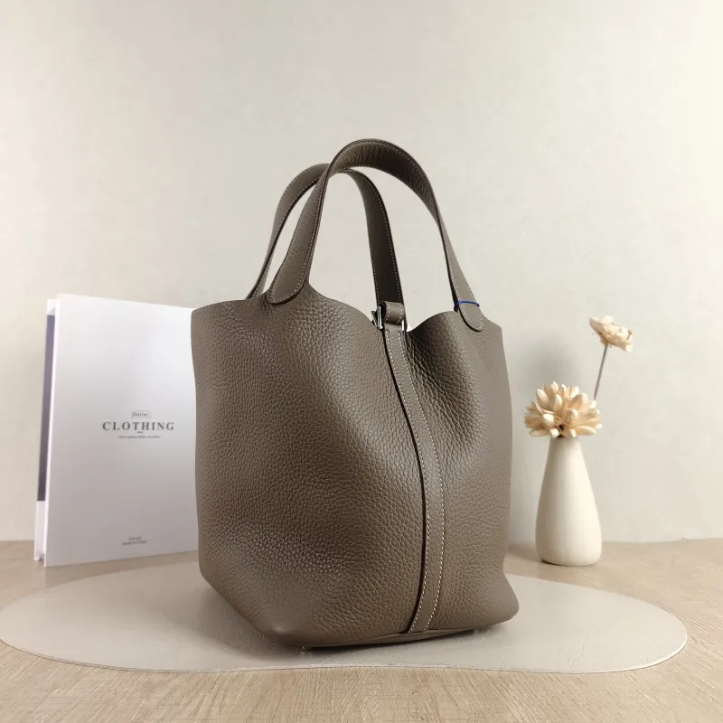 Hermès Top Handle Bag Picotin Lock 22 22 18 TC Calfskin Medium 22 × 17 × 21 cm W — cover view 4 of 5