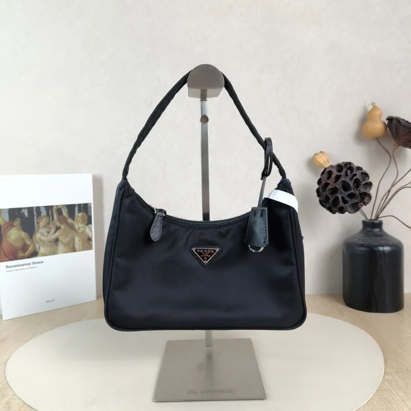PRADA Shoulder Bag Re-Edition 2005 Hobo Black Nylonmini22 × 6.5 × 18 cm