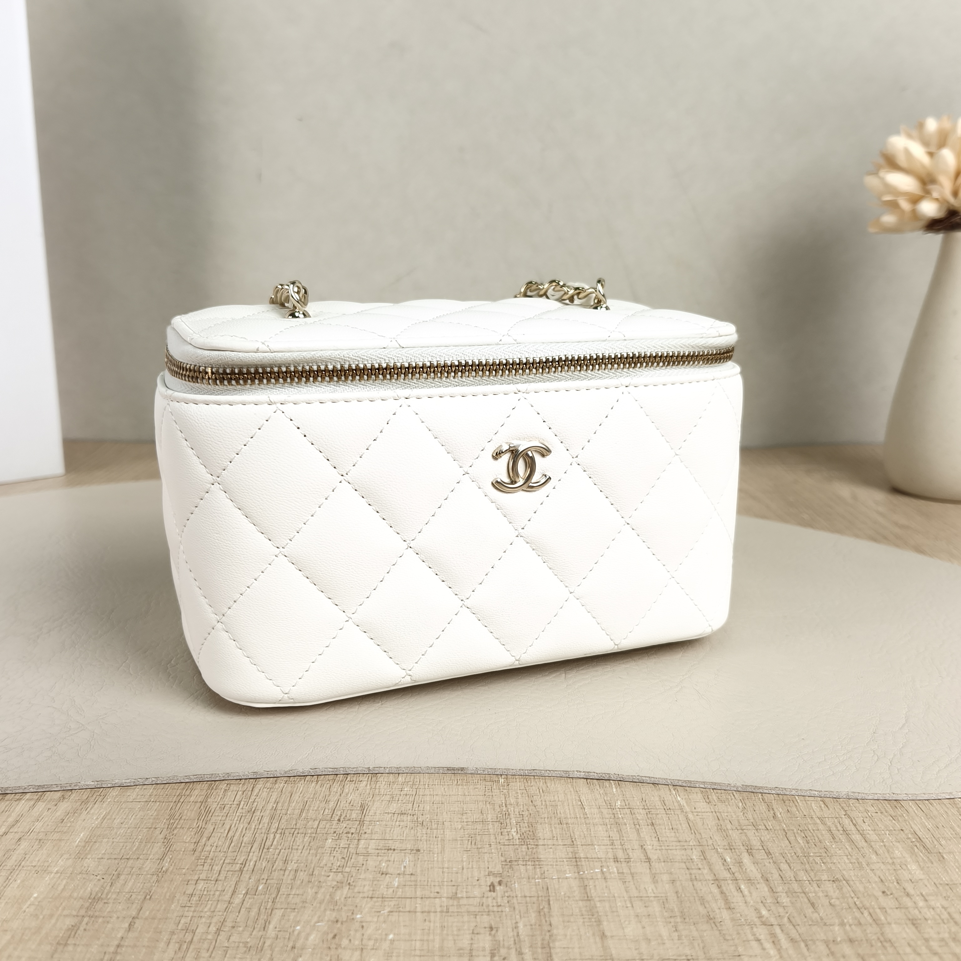 Chanel Crossbody Bag Edition White Lambskin One Size16 × 8 × 9.5 cm — cover view 6 of 6