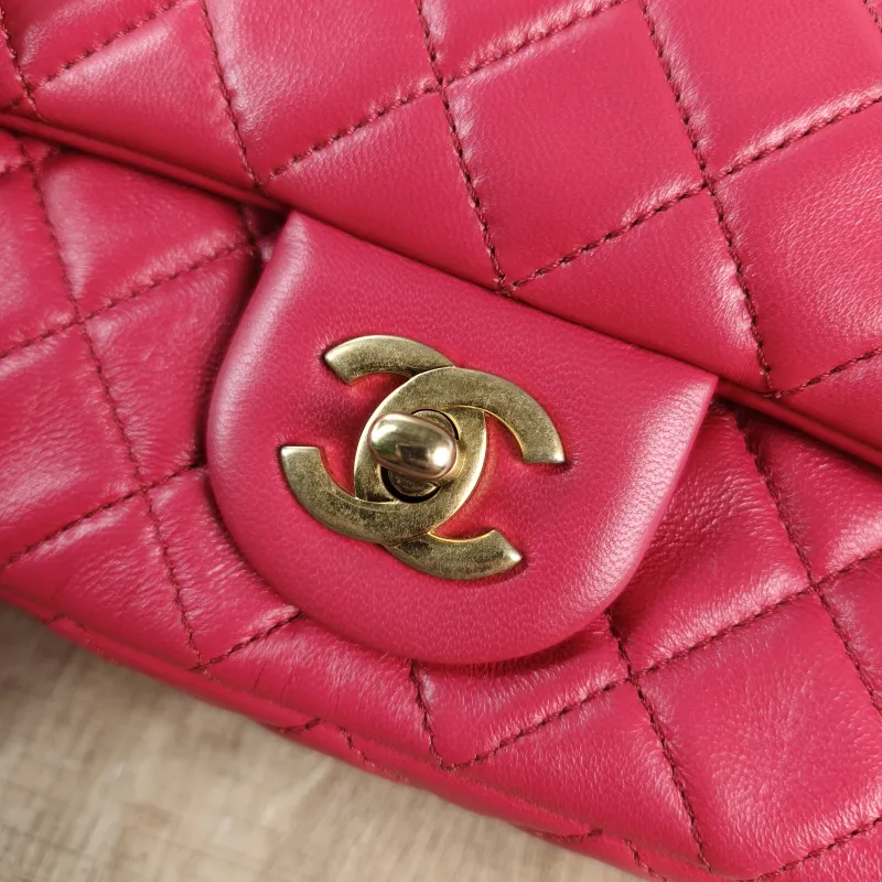 Chanel Crossbody Bag mini Red Lambskin One Size 20 × 6 × 12 cm 30 — detail view 8 of 11