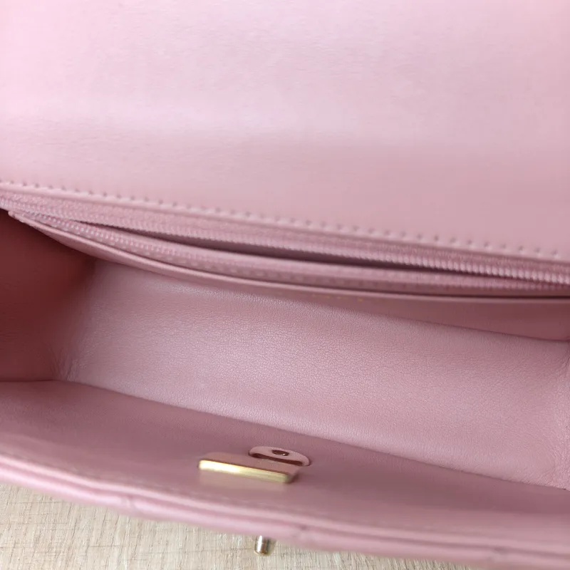 Chanel Crossbody Bag Edition mini Pink Lambskin mini 20 × 6 × 12 cm — detail view 8 of 11