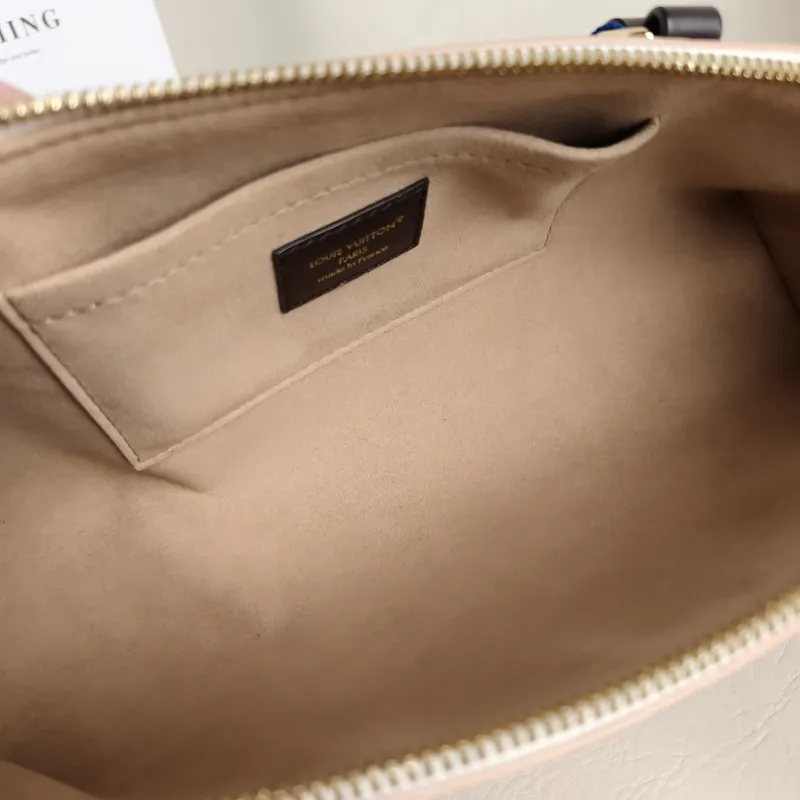 Louis Vuitton Shoulder Bag Squire East West PVC One Size29 × 8 × 14 cm — detail view 7 of 9