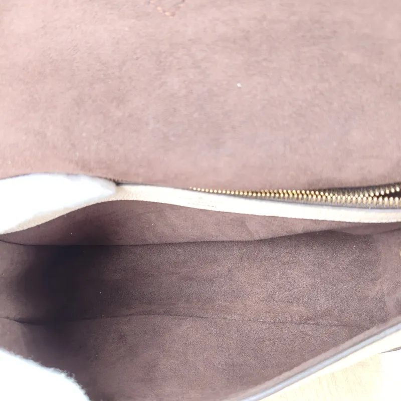 Louis Vuitton Crossbody Bag Diane Baguette Bag White Monogram Empreinte Embossed Calfskin Small 24 × 9 × 15 cm — detail view 3 of 11