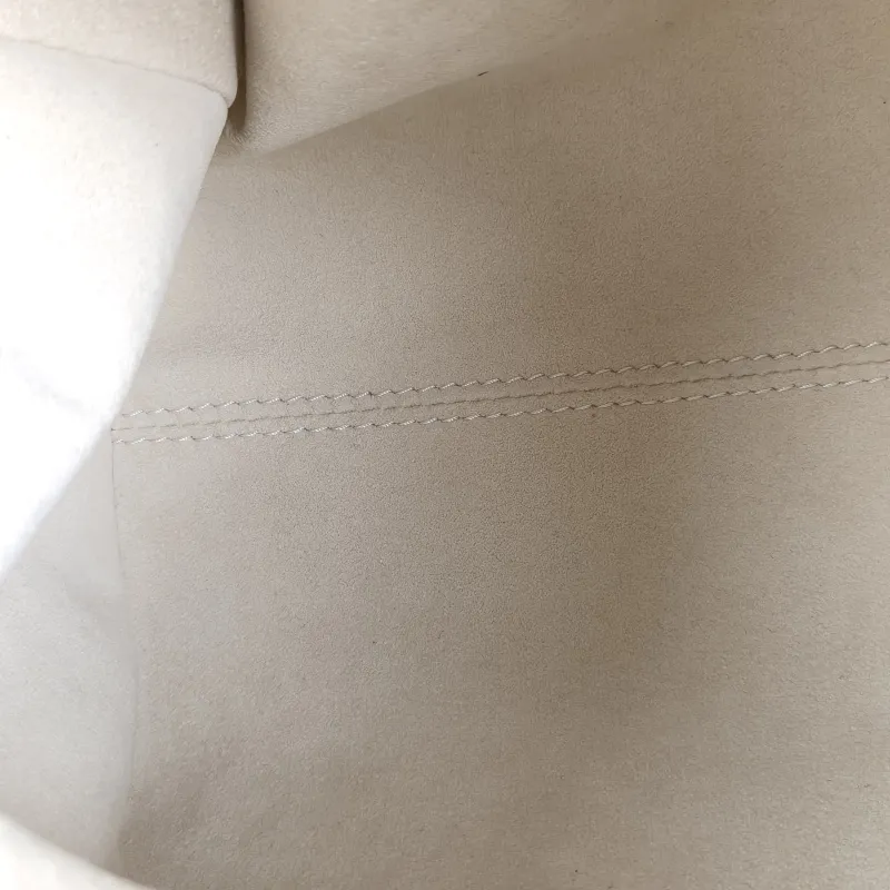 Louis Vuitton Bag — detail view 1 of 14