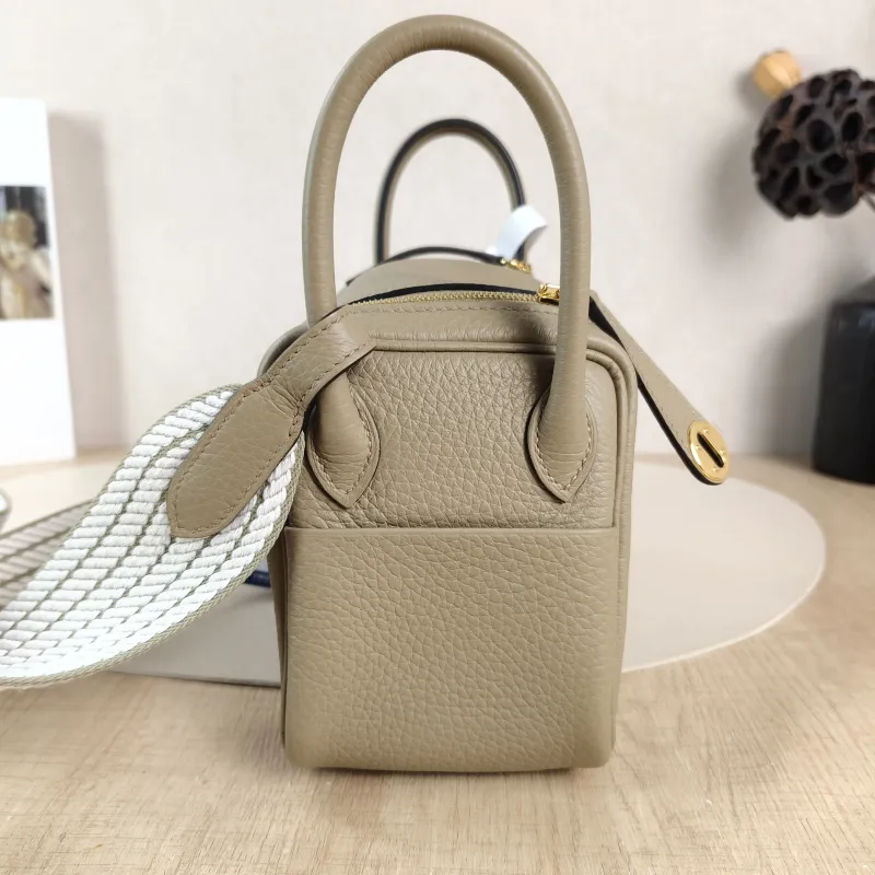 Hermès Crossbody Bag Lindy Mini 19 8Q Beige TC Calfskin Mini 19 × 9.5 × 13 cm G — detail view 8 of 12