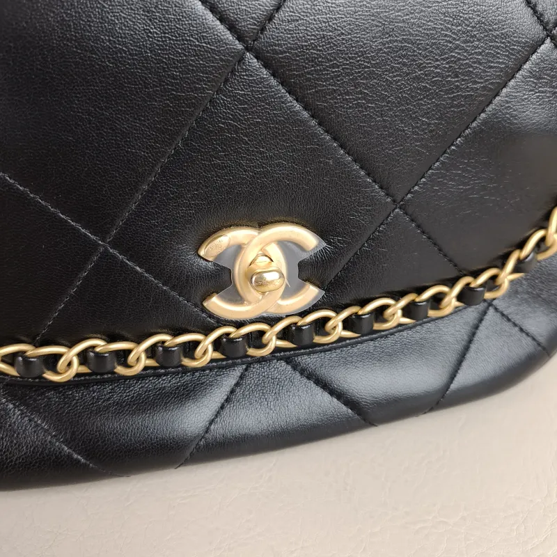 Chanel Crossbody Bag Crossbody Bag Black with Gold-Tone Hardware Lambskin One Size 24 × 6 × 15 cm — detail view 11 of 11