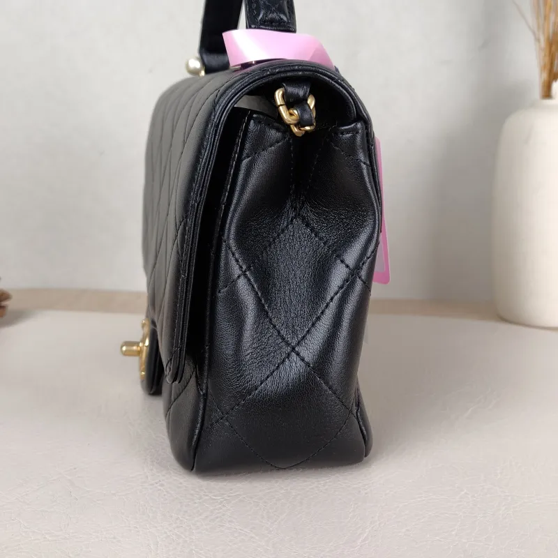 Chanel Crossbody Bag Pearl Crossbody Bag Black Lambskin One Size 21 × 7 × 15 cm — detail view 3 of 15