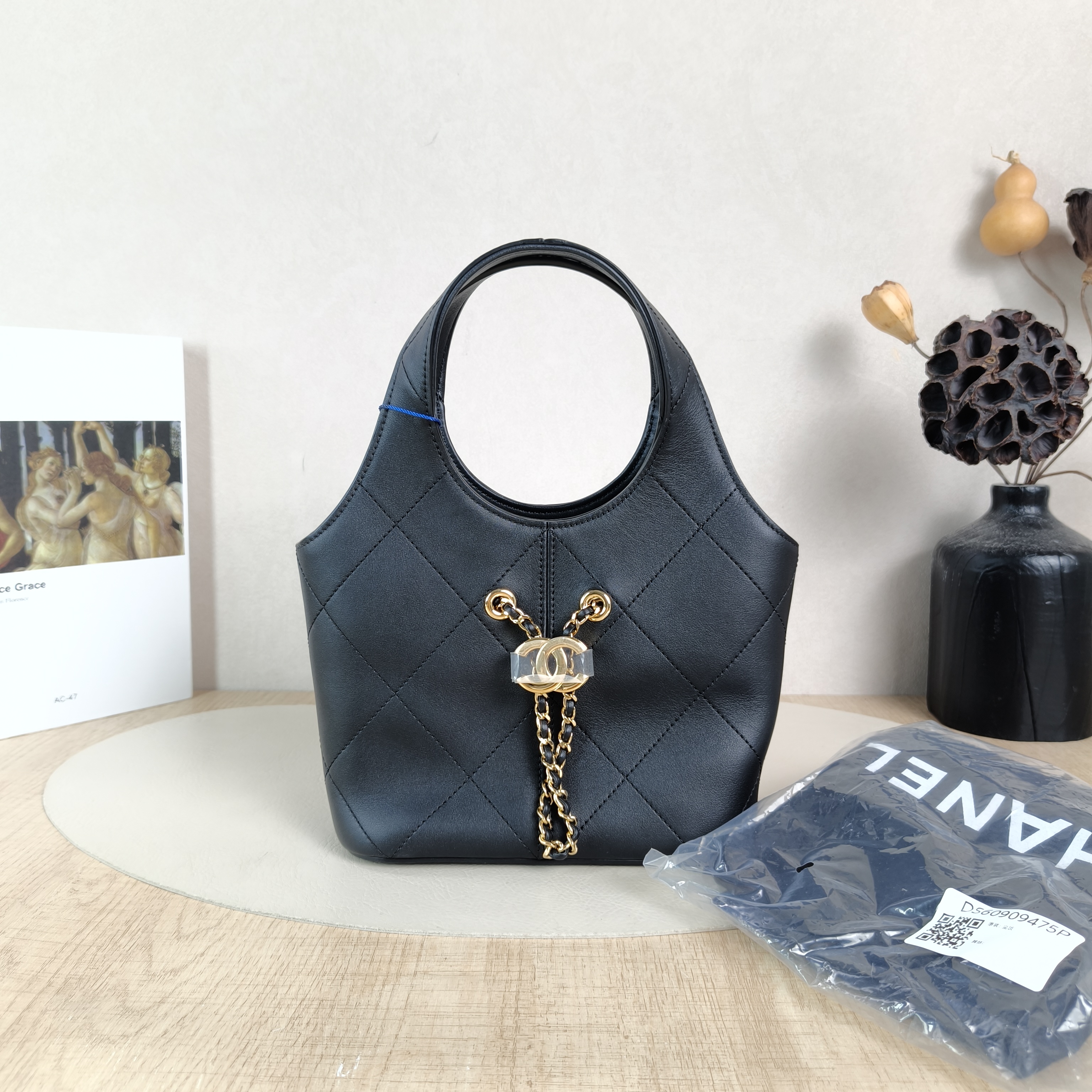 Chanel Top Handle Bag26p hobo Black Calfskin Small21 × 10 × 27.5 cm — cover view 4 of 6