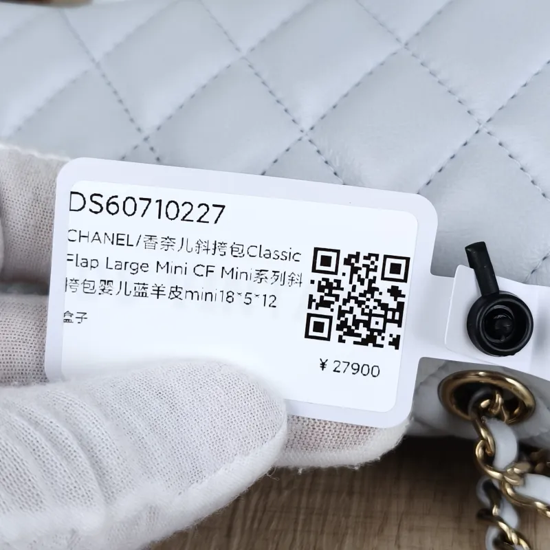 Chanel Crossbody Bag Classic Flap Large Mini CF Mini Collection Crossbody Bag Lambskinmini18 × 5 × 12 cm — detail view 10 of 15