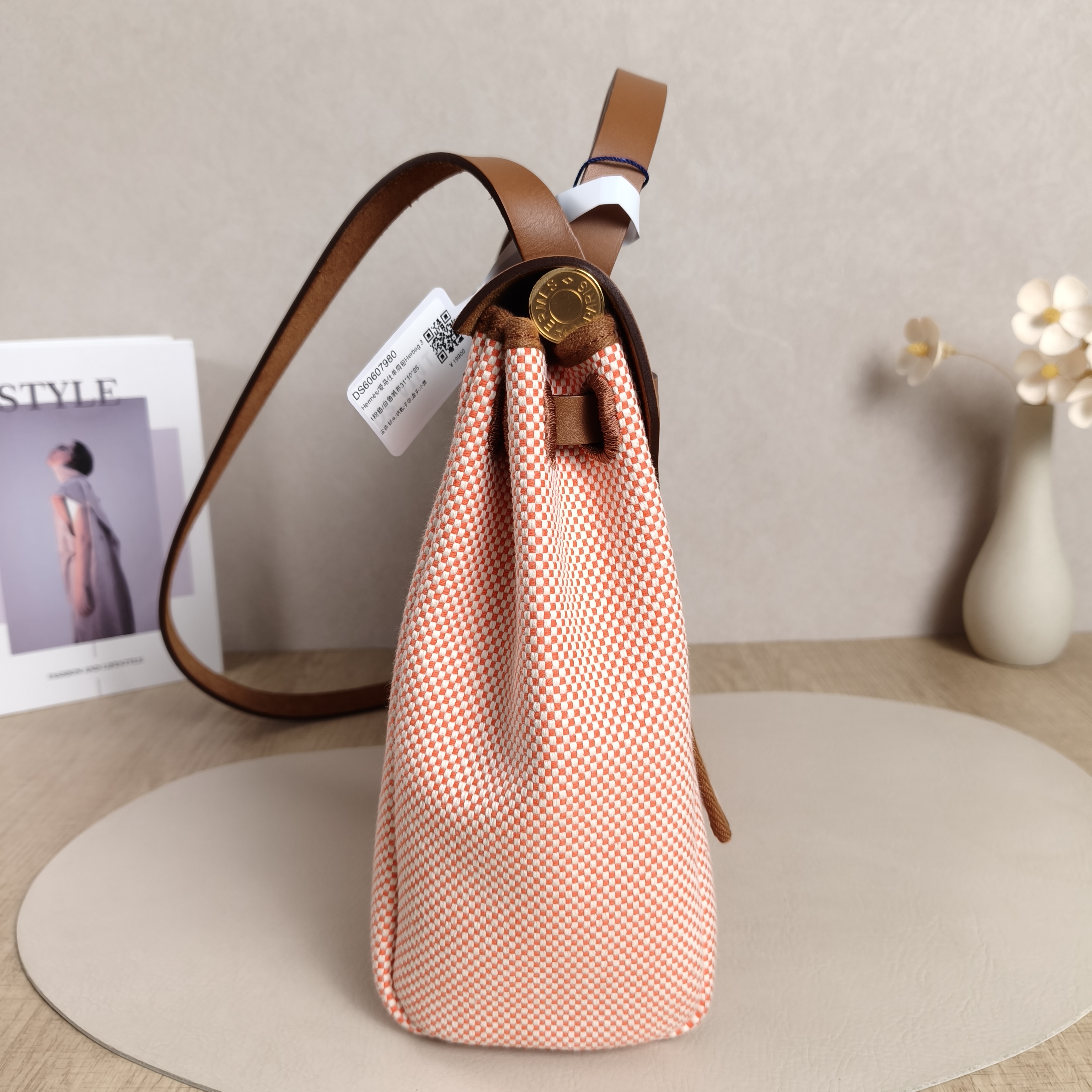 Hermès Shoulder Bag Herbag 31Pink · White Canvas Medium31 × 10 × 25 cm — cover view 7 of 12