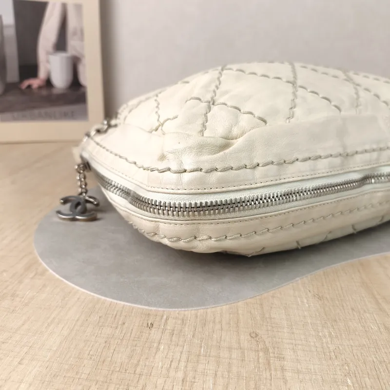 Chanel Shoulder Bag Tote Bag Beige Calfskin 37 × 7 × 29 cm 11 — detail view 1 of 12