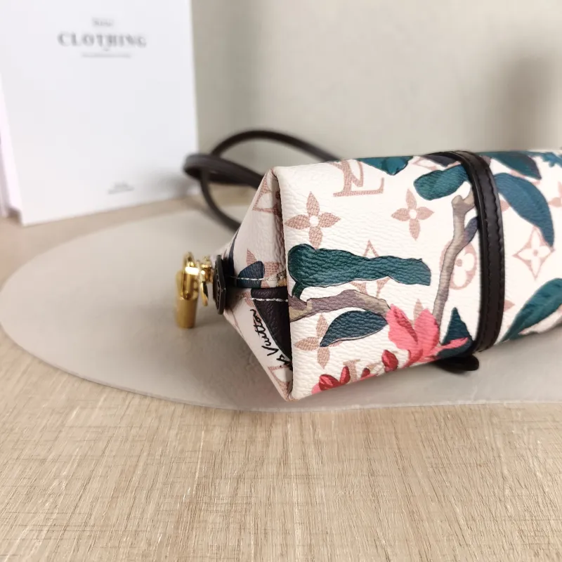 Louis Vuitton Shoulder Bag Squire East West PVC One Size29 × 8 × 14 cm — detail view 9 of 9