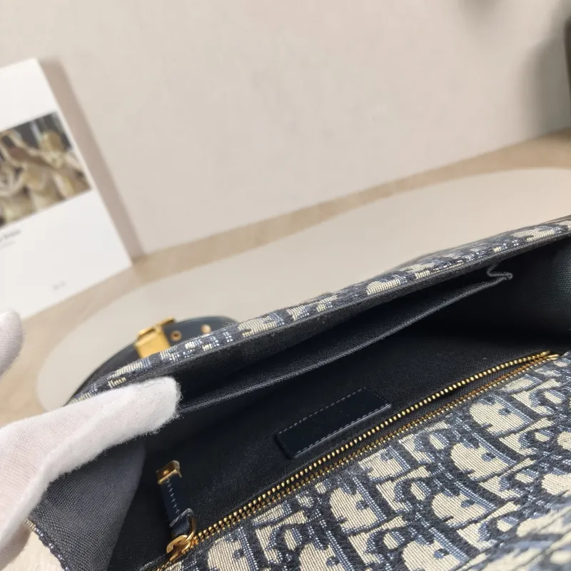 DIOR Crossbody Bag 30Montaigne 30 Edition Canvas Medium 24 × 8 × 17 cm — detail view 10 of 11