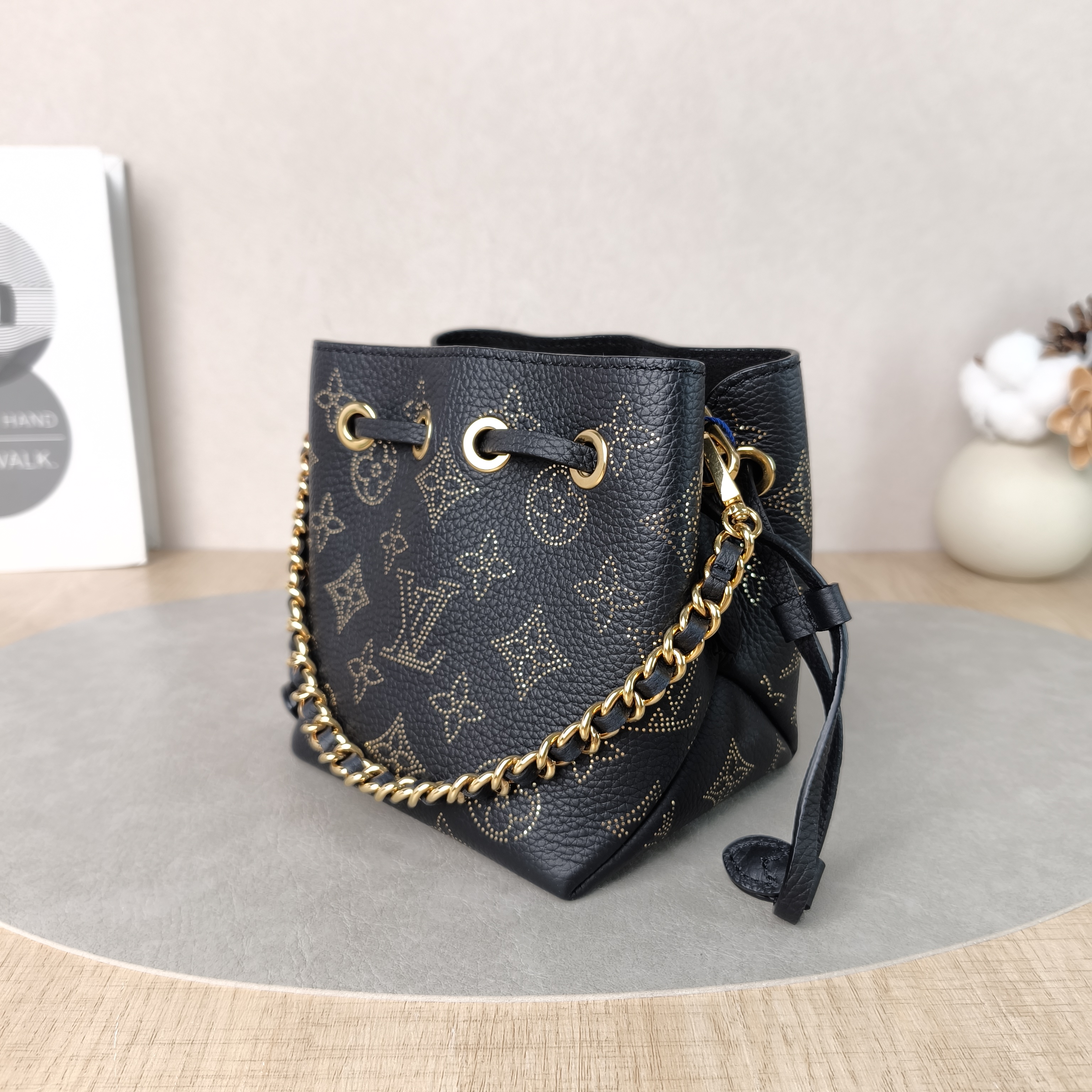 Louis Vuitton Crossbody Bag BELLA Gold Black Calfskin Pico13 × 10.5 × 11 cm — cover view 5 of 6