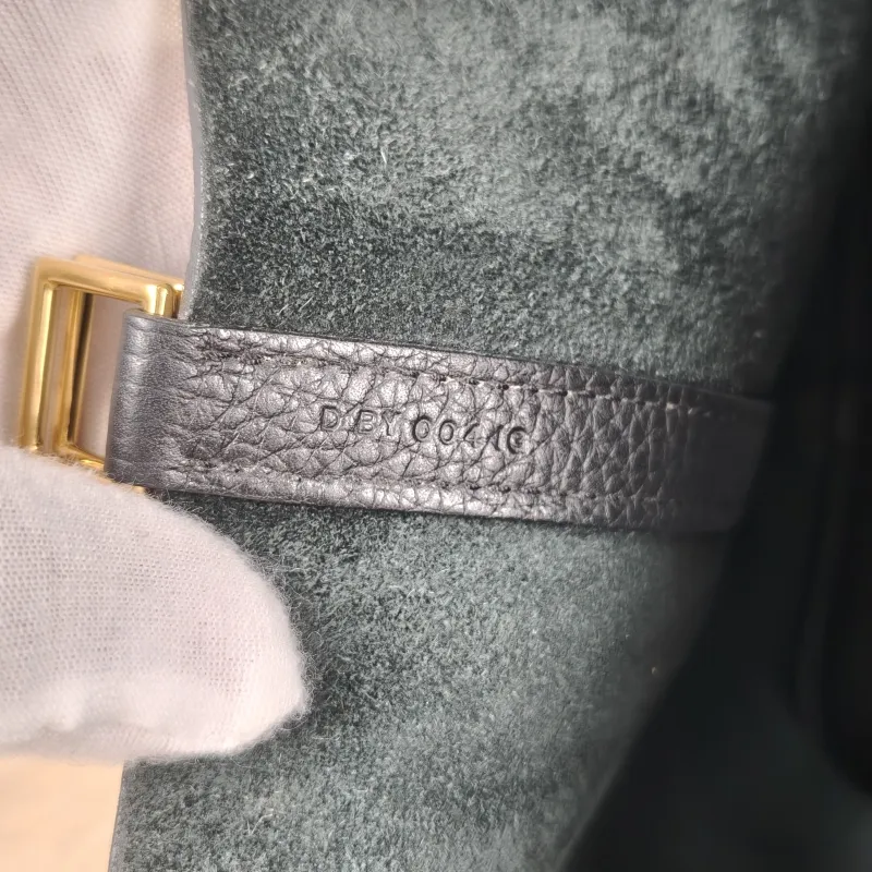 Hermès Top Handle Bag Picotin Lock 22 22Black TC Calfskin Medium22 × 17 × 21 cm — detail view 10 of 11