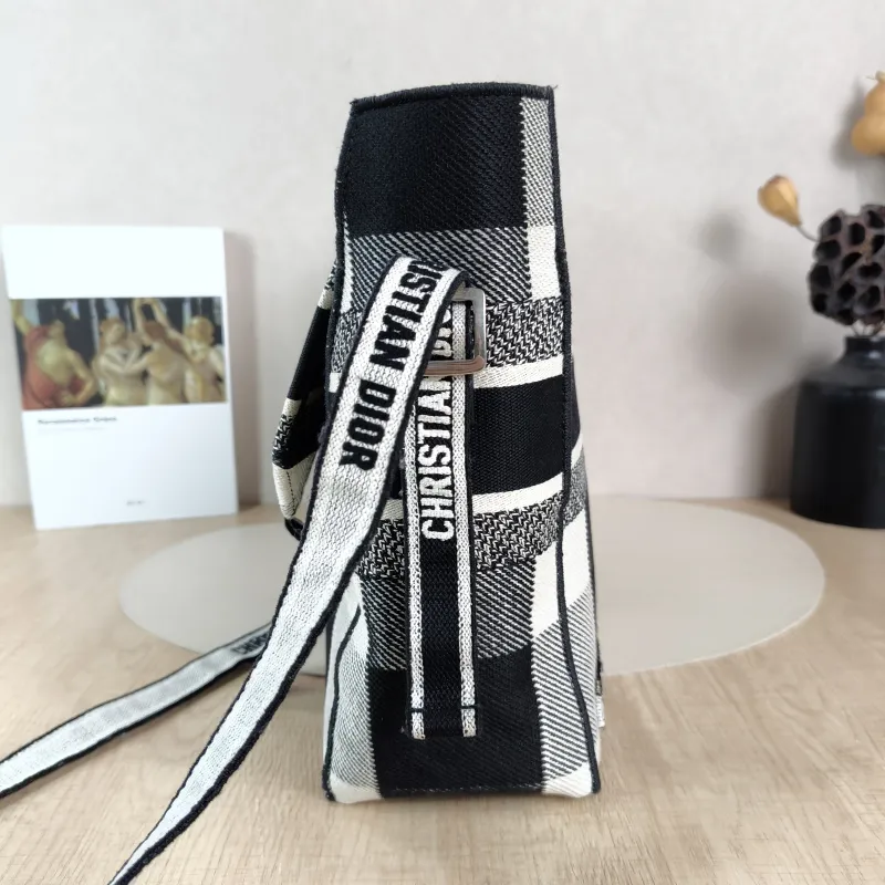 DIOR Crossbody Bag camp Messenger Bag Colorblock Canvas Medium29 × 12 × 22 cm — detail view 8 of 11