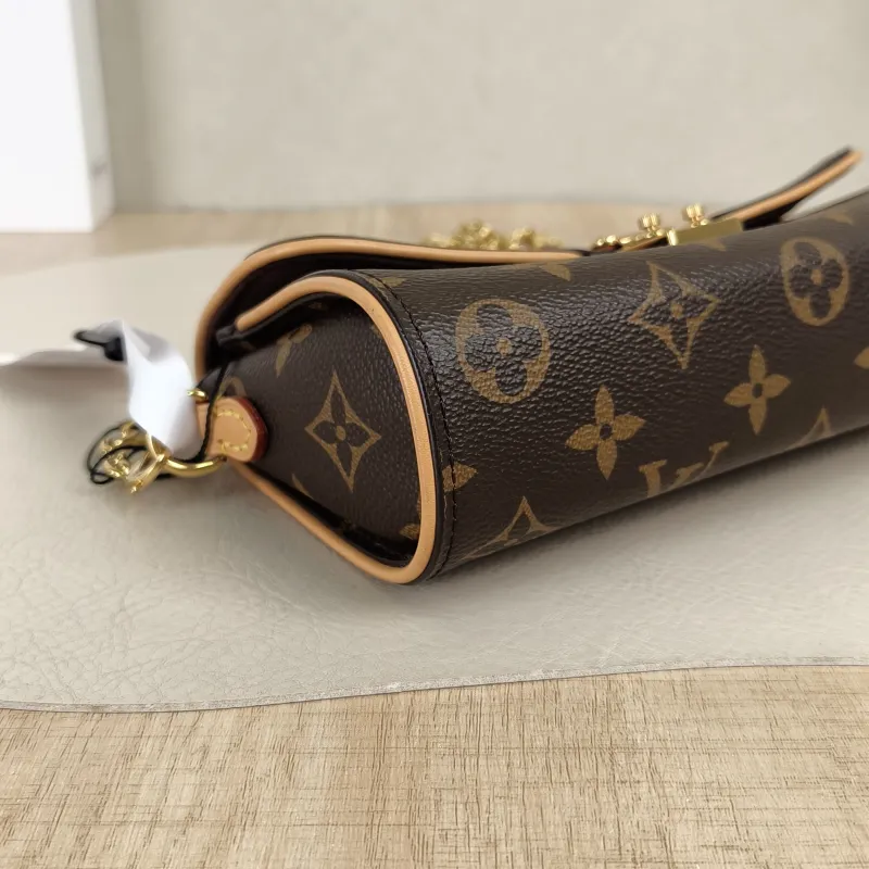 Louis Vuitton Crossbody Bag POCHETTE CAMILLE Monogram PVC One Size20.5 × 6 × 11 cm — detail view 12 of 12