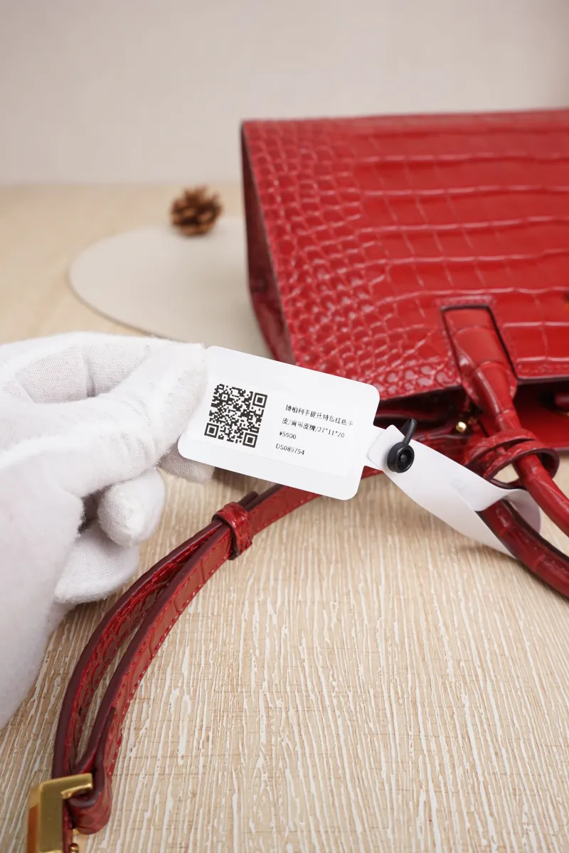 BURBERRY Crossbody Bag Top Handle Crossbody Bag Red Calfskin One Size27 × 11 × 20 cm — detail view 15 of 18