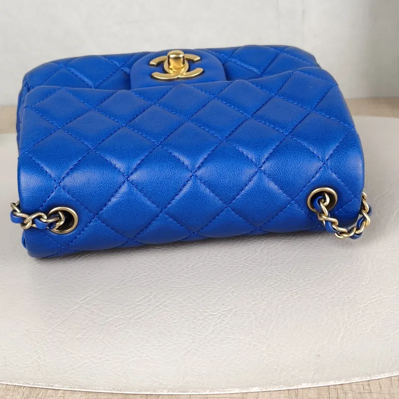Chanel Crossbody Bag Blue Lambskin One Size17 × 8 × 13.5 cm — detail view 6 of 14