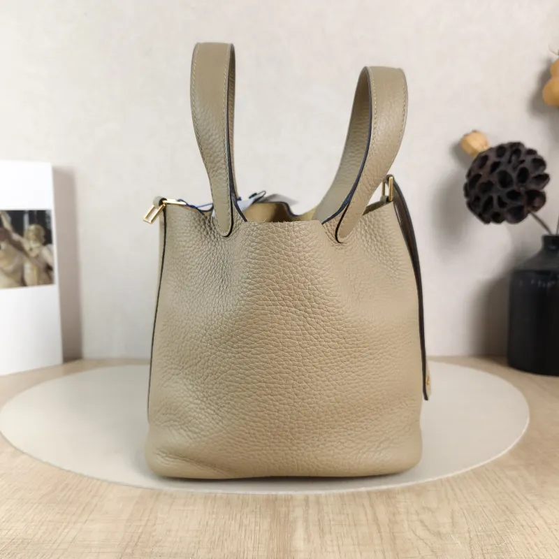 Hermès Top Handle Bag Picotin Lock 18 18 S2 TC Calfskin Small 18 × 13 × 18 cm B — detail view 4 of 8