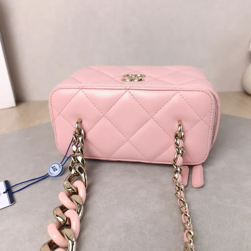 Chanel Crossbody Bag Edition Pink Lambskin One Size 16 × 8 × 9.5 cm 31 — detail view 7 of 12