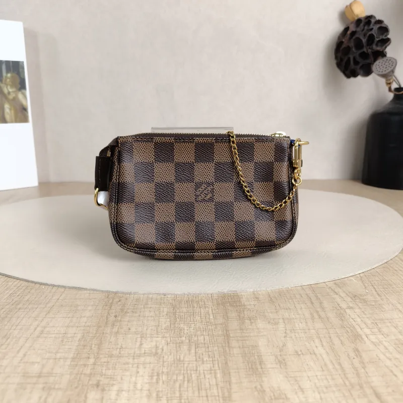 Louis Vuitton Clutch Mini Pochette Accessoires PV Cmini15.5 × 4 × 10.5 cm