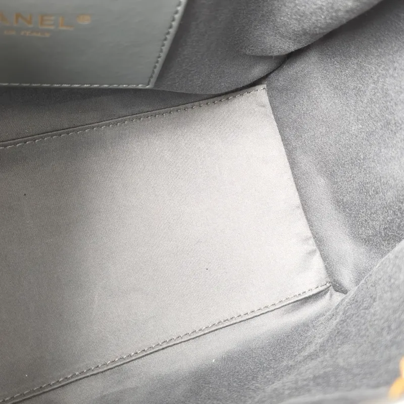 Chanel Shoulder Bag25Bag Grey Calfskin Small26 × 14 × 30 cm — detail view 11 of 14