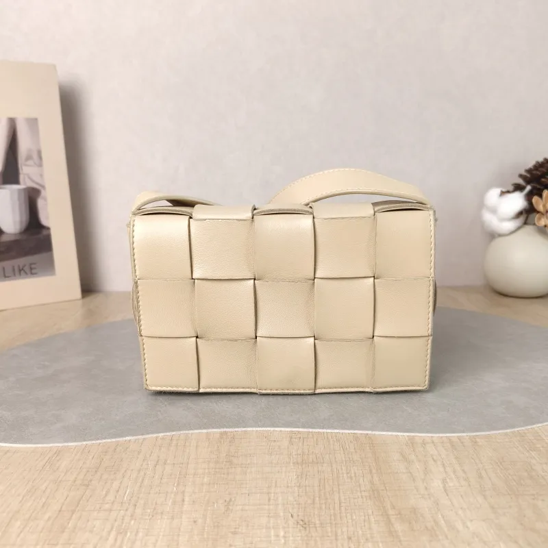 Bottega Veneta Crossbody Bag Cassette Woven Lambskin Medium 20 × 5 × 12 cm