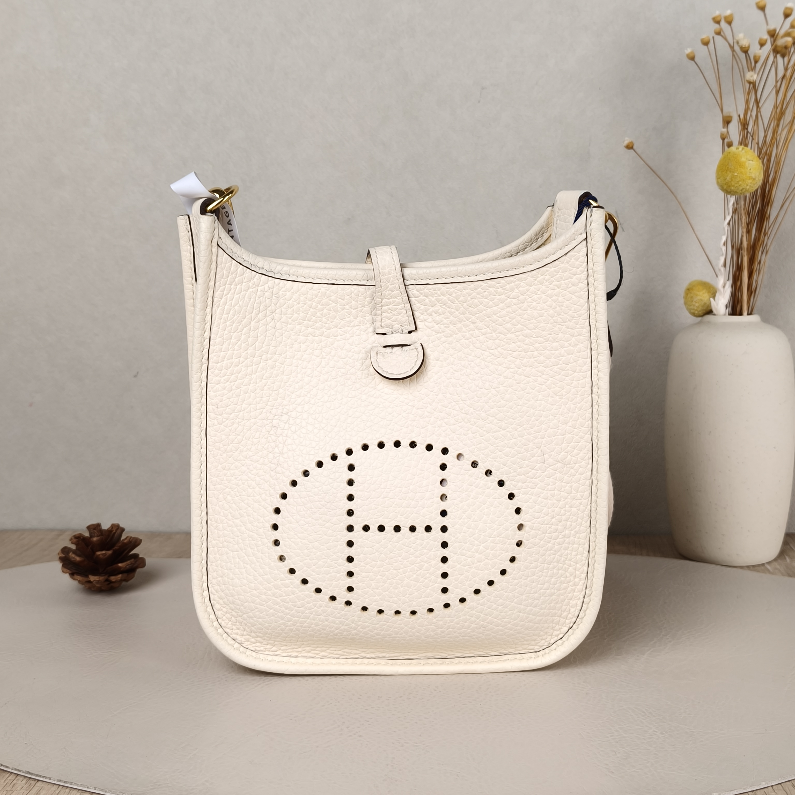 Hermès Crossbody Bag Evelyne Mini 16 Mini 16I2 Clemence Taurillon TC Calfskinmini17 × 5.5 × 18 cm