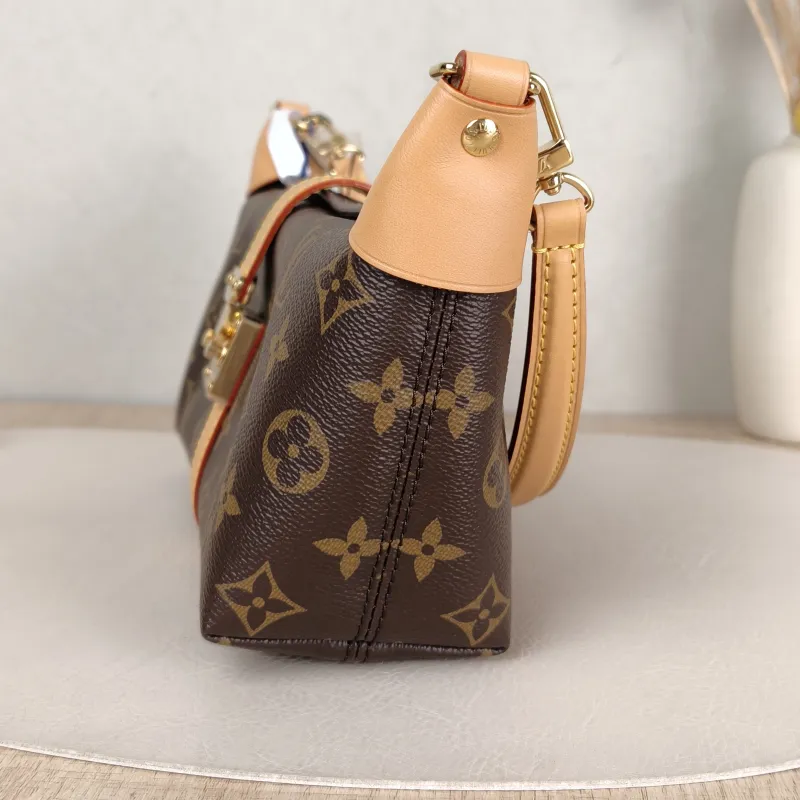 Louis Vuitton Shoulder Bag Pochette Mia Monogram PVC One Size 22 × 8 × 14.5 cm — detail view 6 of 10