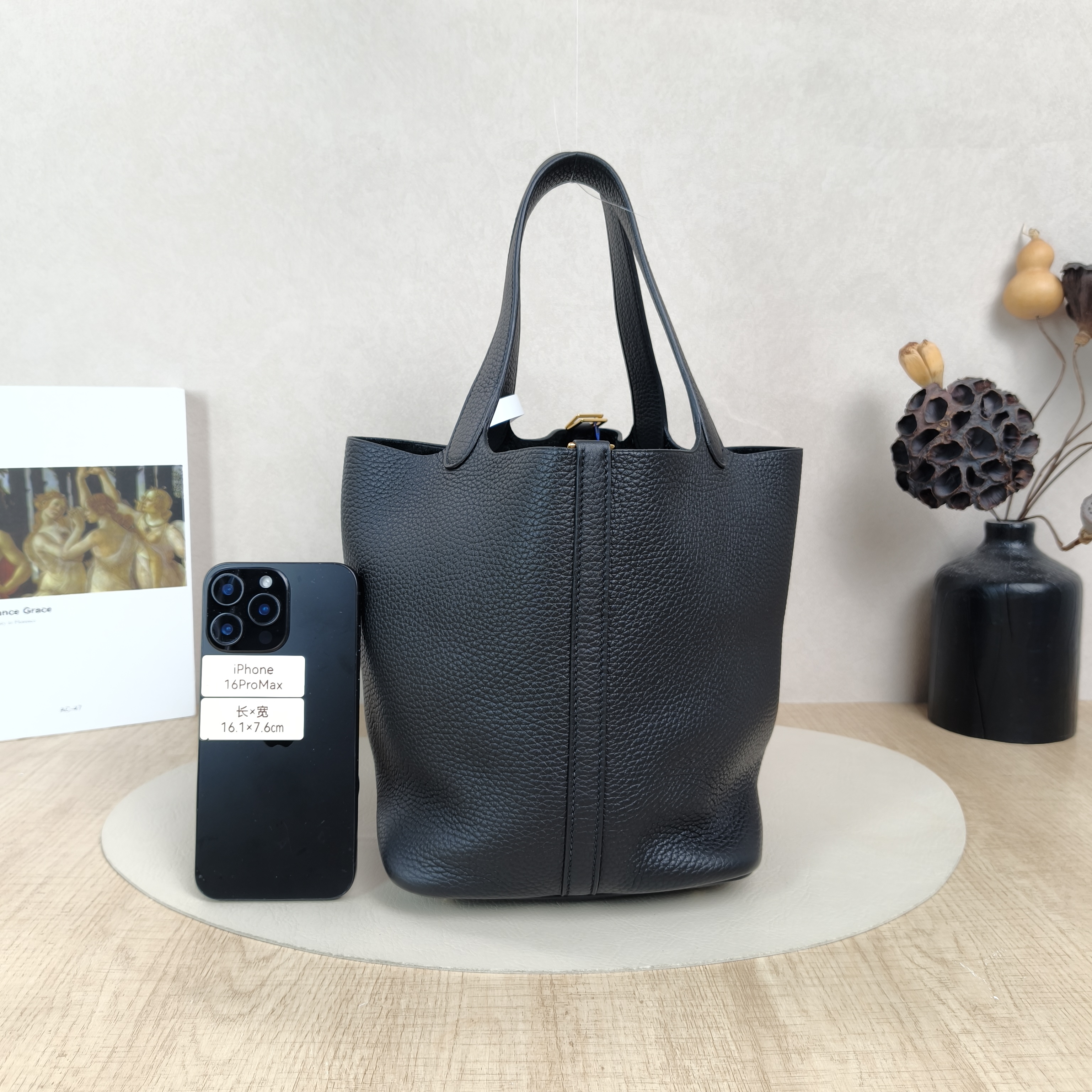 Hermès Top Handle Bag Picotin Lock 22 22Black TC Calfskin Medium22 × 17 × 21 cm — cover view 2 of 6