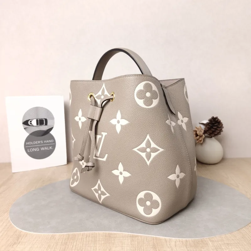 Louis Vuitton Shoulder Bag NÉONOÉ Bucket Bag · White Empreinte Embossed Calfskin Medium 26 × 17.5 × 26 cm — cover view 5 of 5