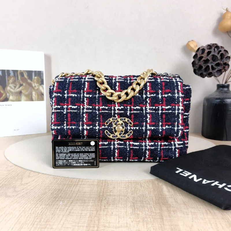 Chanel Crossbody Bag19Bag Navy Small26 × 9 × 16 cm — cover view 6 of 6