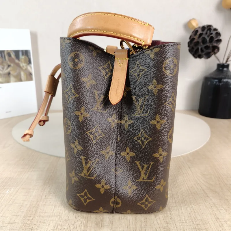 Louis Vuitton Crossbody Bag NÉONOÉ Bucket Bag BB Monogram PVC BB 20 × 13 × 20 cm — detail view 7 of 10