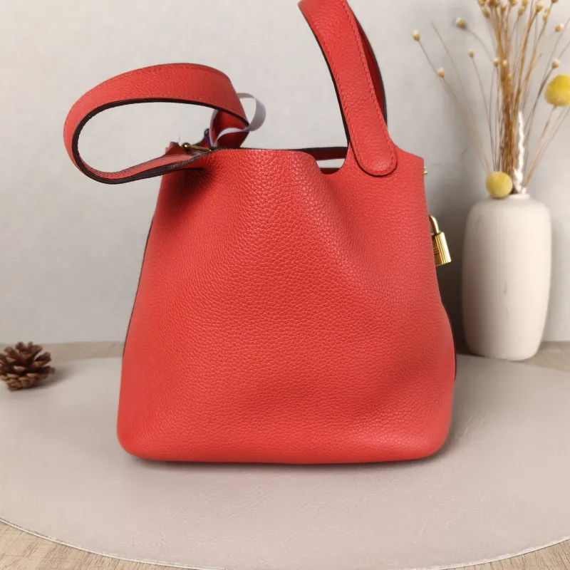 Hermès Top Handle Bag Picotin Lock 18 18S3 Red TC Calfskin Small18 × 13 × 18 cm — detail view 4 of 10