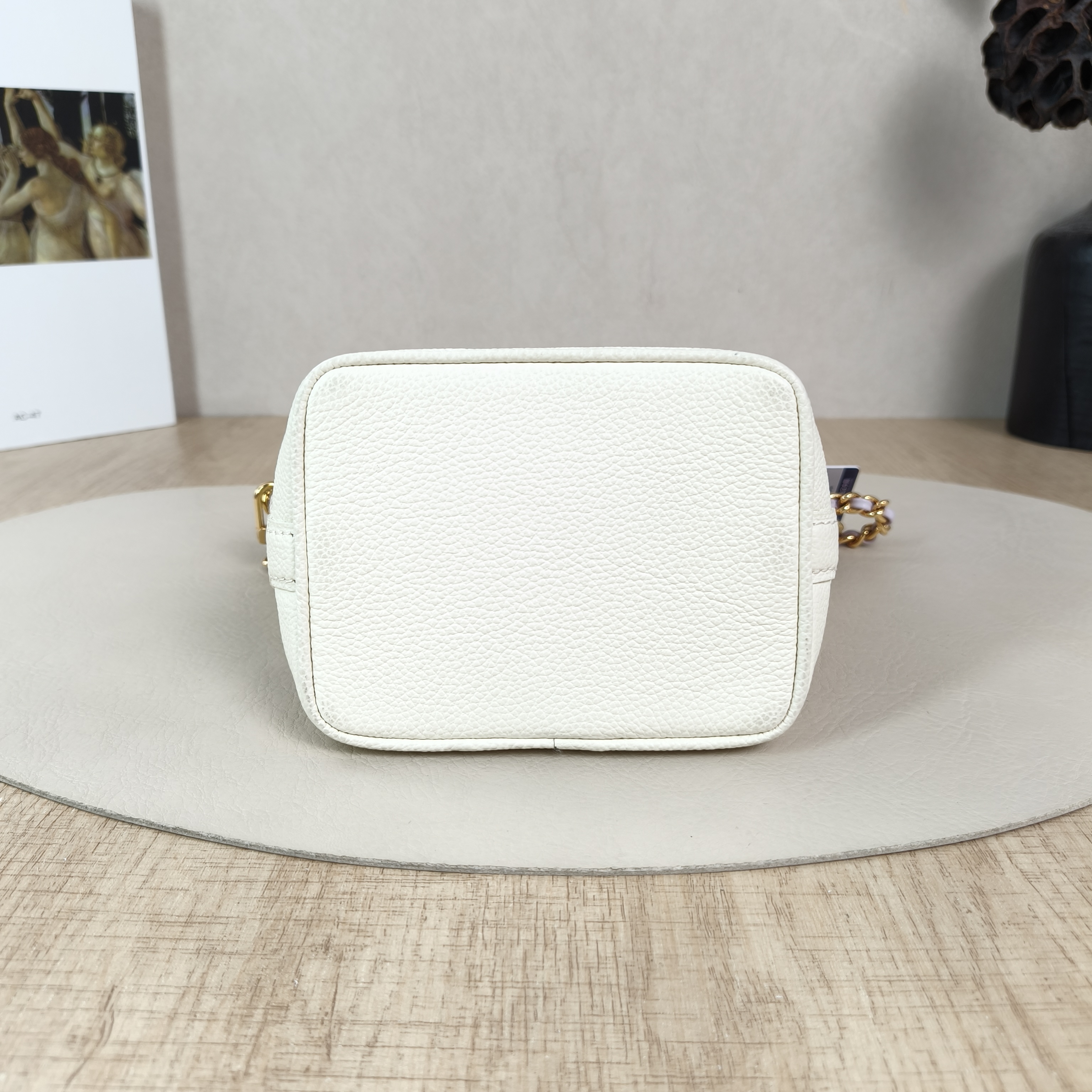 Louis Vuitton Crossbody Bag NANO NOÉ Bucket Bag Nano White · Empreinte Embossed Calfskin Monogramnano13 × 10 × 16 cm — cover view 4 of 5