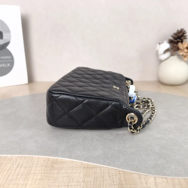 Chanel Crossbody Bag Black Grained Calfskin 21 × 5.5 × 12 cm — detail view 8 of 11