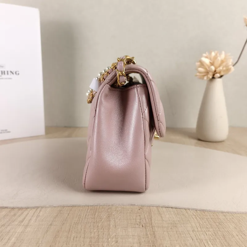 Chanel Crossbody Bag Pearl Lambskin One Size19.5 × 7.5 × 14.5 cm — detail view 9 of 14