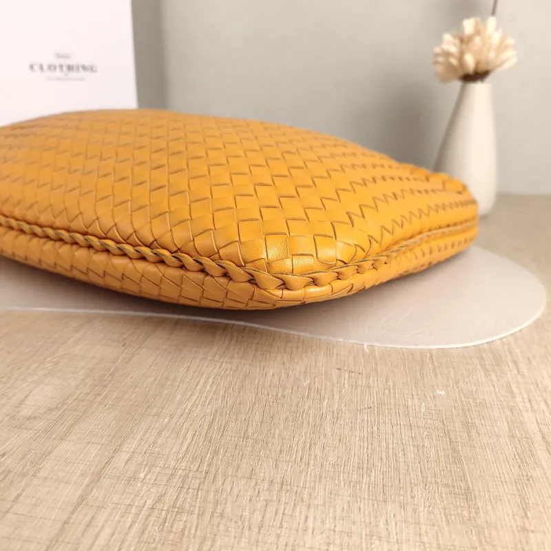 Bottega Veneta Shoulder Bag Veneta Vintage Edition Yellow Lambskin One Size 47 × 3 × 30 cm — detail view 1 of 11