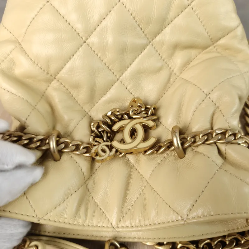 Chanel Shoulder Bag Bucket Bag Yellow Lambskin One Size 17 × 10 × 18.5 cm — detail view 5 of 13