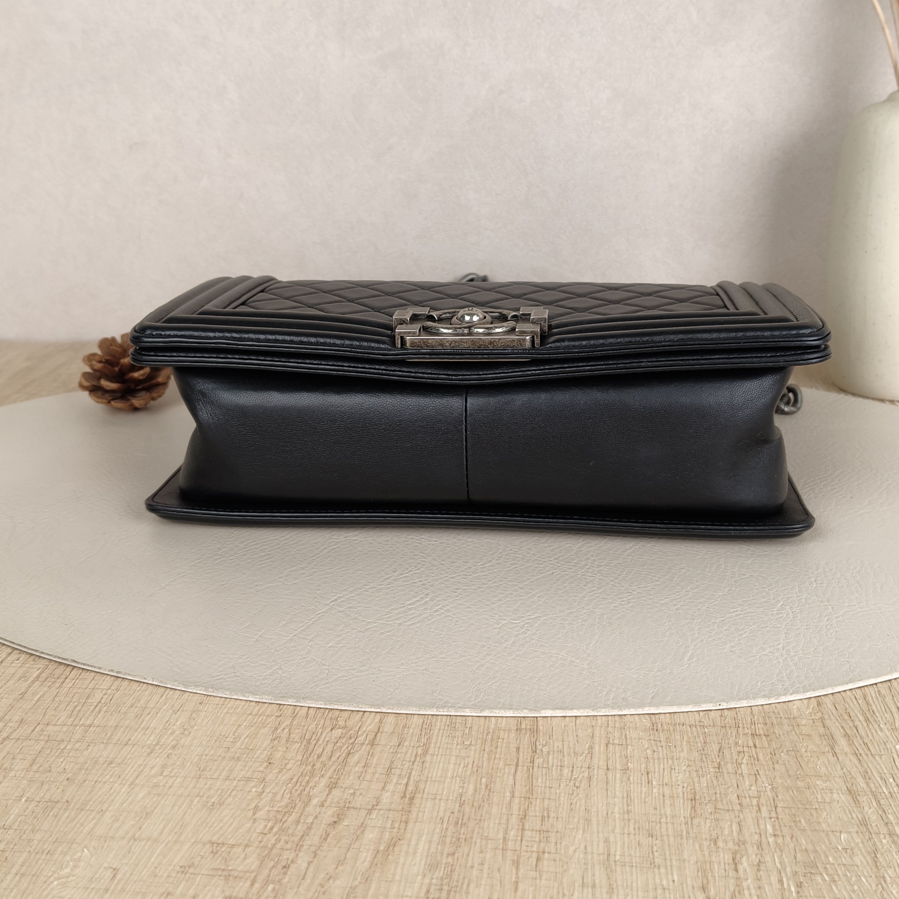 Chanel leboy Medium Black Lambskin21 · Dust Bag · 25 × 9 × 15 cm — cover view 4 of 8