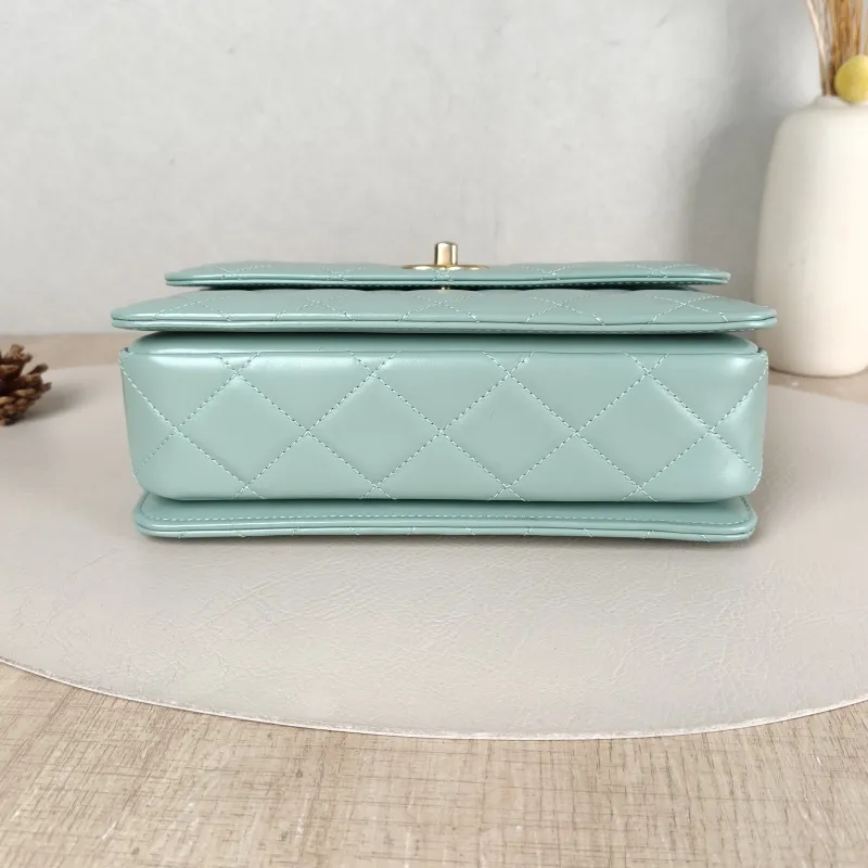 Chanel Crossbody Bag Green Calfskin One Size 22 × 7 × 16 cm — cover view 3 of 5