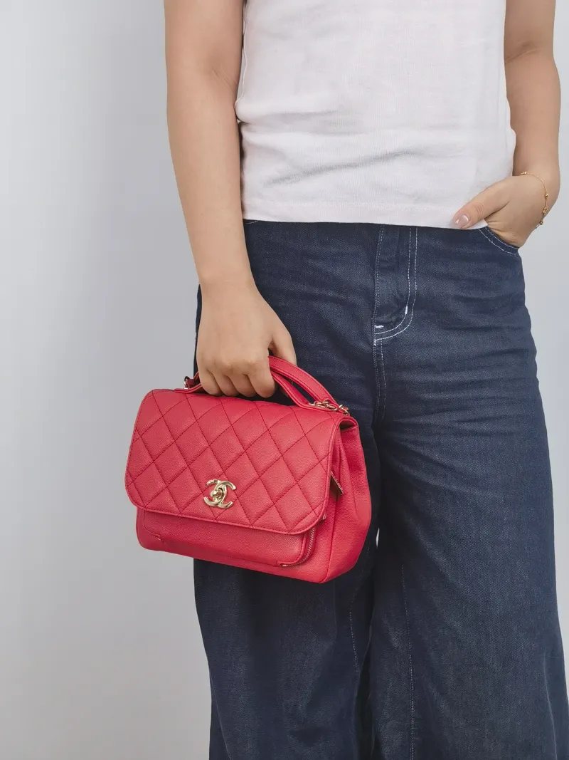 Chanel Crossbody Bag affinity Messenger Bag Red Grained Calfskin Medium 22 × 9.5 × 16 cm 25 — on-model view 1 of 3