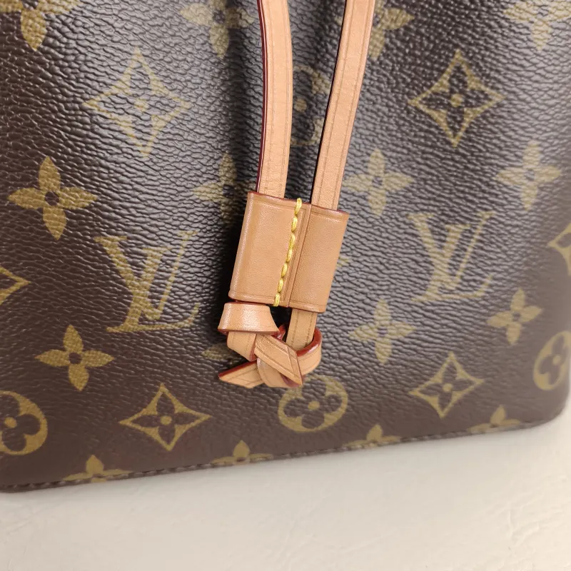 Louis Vuitton Crossbody Bag NÉONOÉ Bucket Bag BB Monogram PVC BB 20 × 13 × 20 cm — detail view 6 of 11