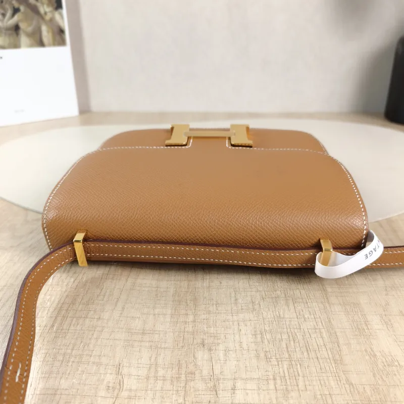 Hermès Crossbody Bag Constance 19 Gold-Tone Hardware Epsom Calfskinmini18 × 4 × 15 cm — detail view 12 of 12