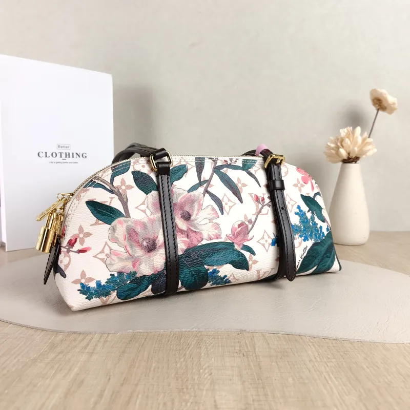 Louis Vuitton Shoulder Bag Squire East West PVC One Size29 × 8 × 14 cm — cover view 2 of 5