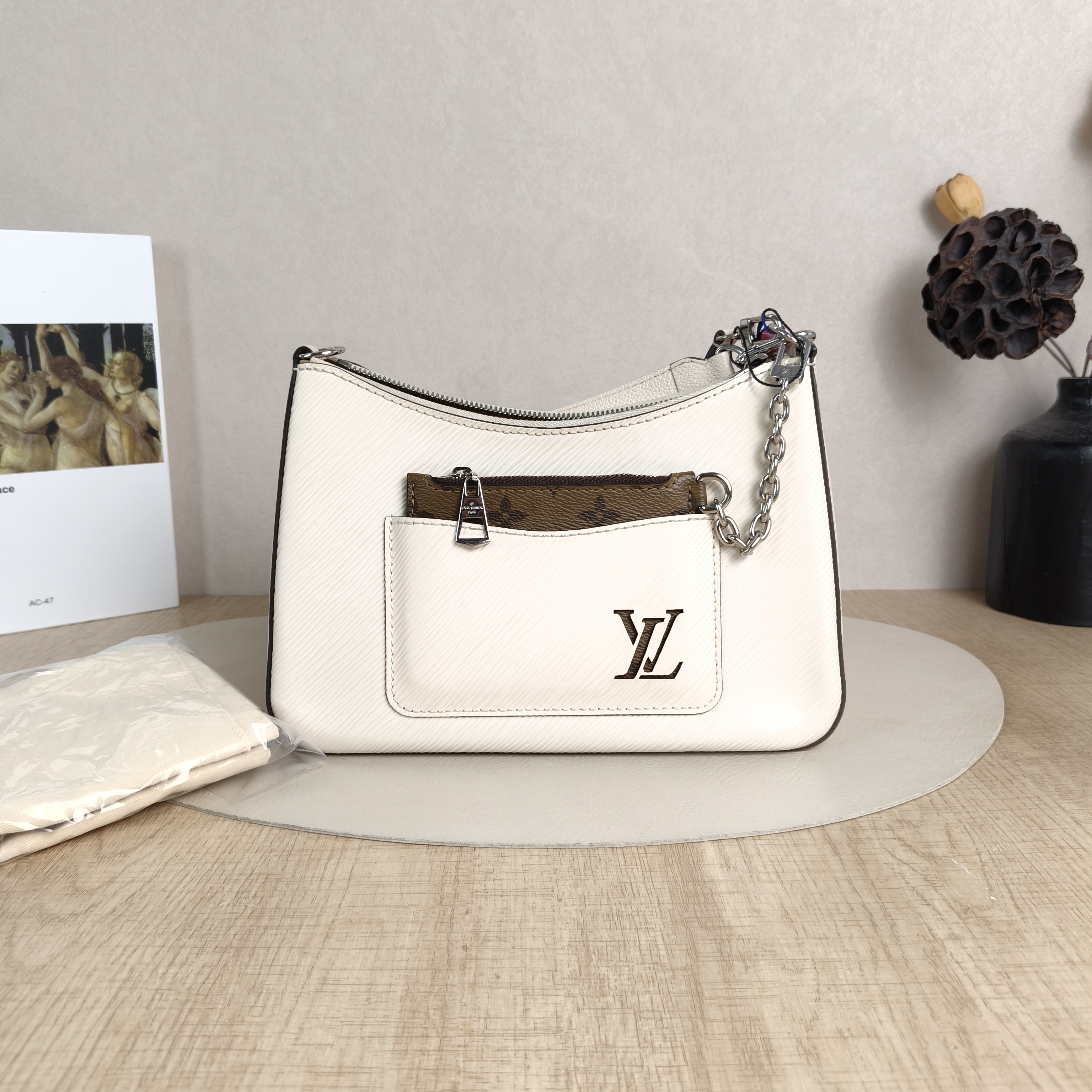 Louis Vuitton Crossbody Bag MARELLE White Epi Embossed Calfskin Small25 × 8 × 15 cm — cover view 3 of 6